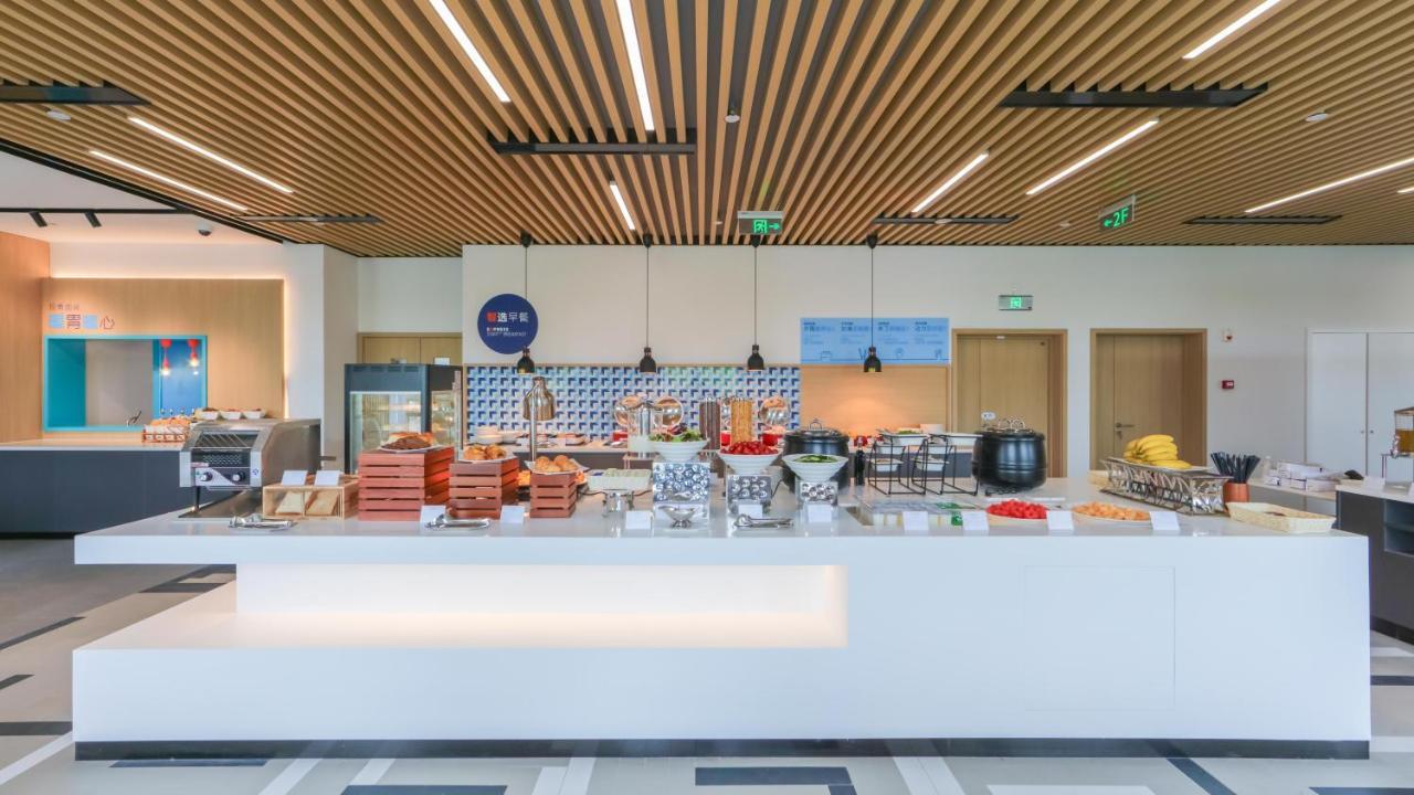 Holiday Inn Express Shanghai Pudong Airport By Ihg Exterior photo