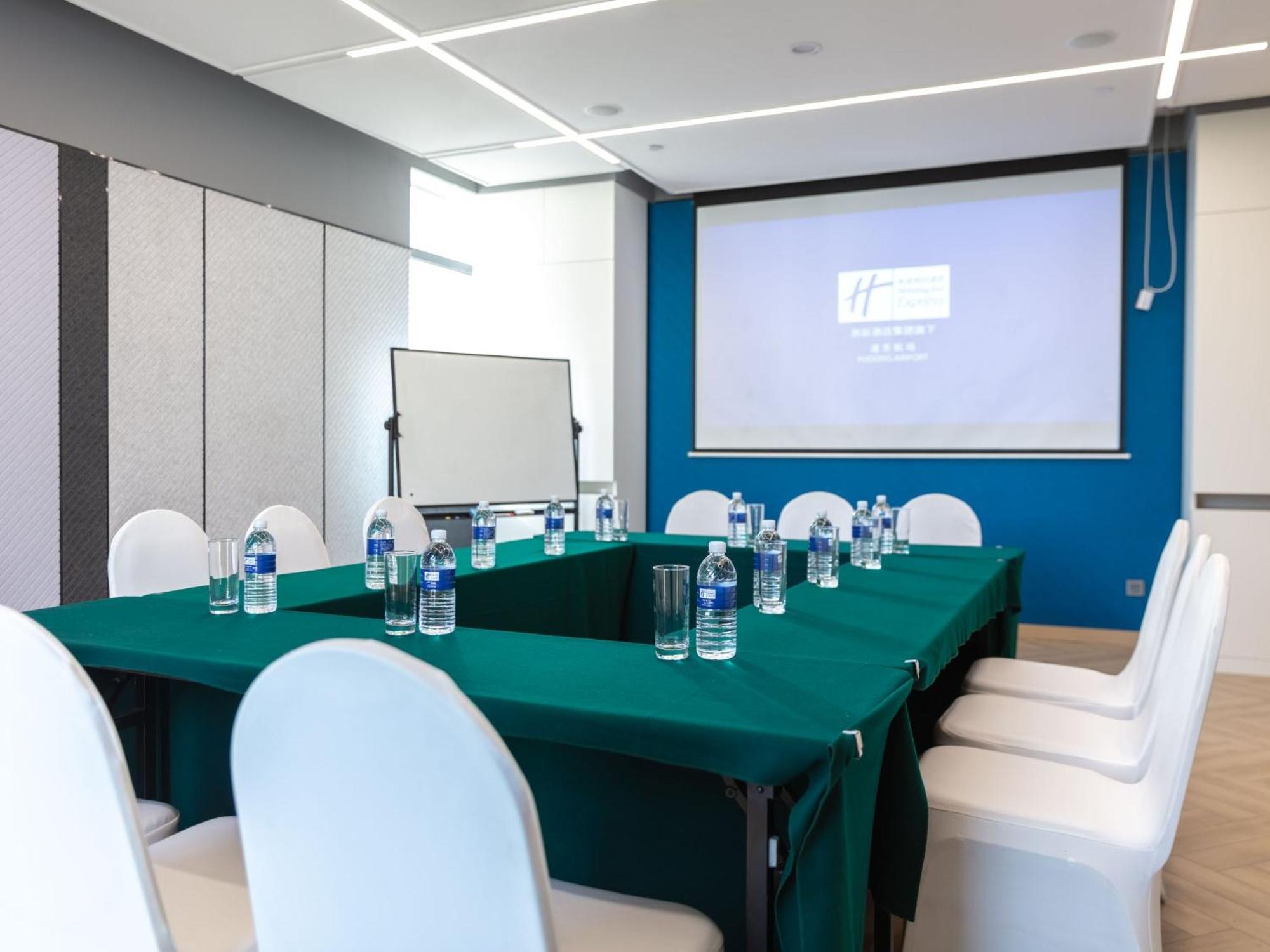 Holiday Inn Express Shanghai Pudong Airport By Ihg Exterior photo