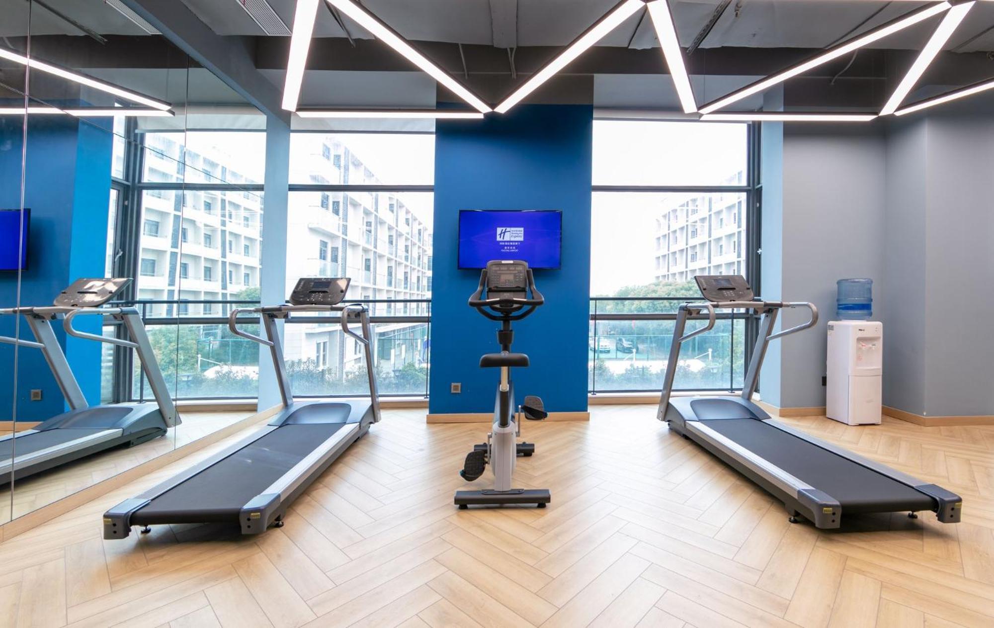 Holiday Inn Express Shanghai Pudong Airport By Ihg Exterior photo