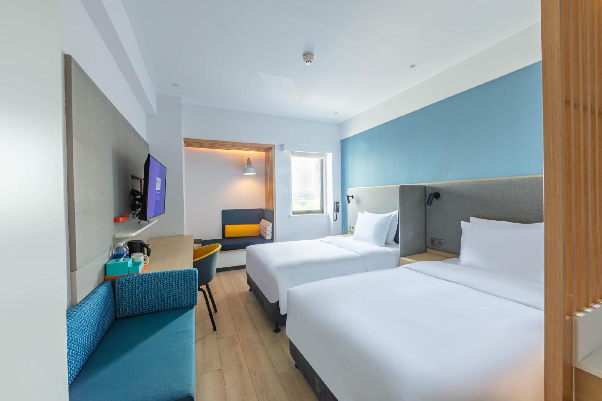 Holiday Inn Express Shanghai Pudong Airport By Ihg Exterior photo